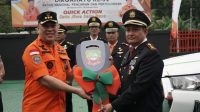 Upacara Peringatan Hari Ulang Tahun BASARNAS Ke-52 Tahun, Bupati Ruksamin : Menyerahkan Bantuan Kendaraan Mobil Operasional
