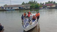 Nelayan Hilang, Tim SAR Brimob Bone Diterjunkan 