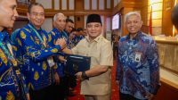 Serahkan DIPA dan TKDD 2025 serta Tutup PKN Tingkat II, Pj Gubernur: Beri Pengabdian Terbaik Untuk Sultra