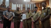 Wakil Bupati Konawe Utara Terima Ranperda Sistem Pemerintahan Berbasis Data Desa dan Kelurahan Presisi