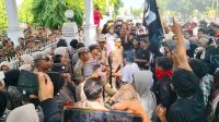 Pelantikan Bupati dan Wakil Bupati Bone Diwarnai Aksi Demo, Massa Pertanyakan Banyak Kadis dan Anggota DPRD ke Jakarta