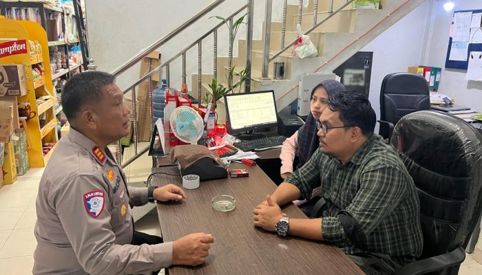 Terkait Ini, Kasat Lantas Polres Bone Tegur Pemilik Toko Saro Niaga