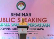 Seminar Public Speaking 2025 Resmi Dibuka Penasehat DWP Sultra Arinta Andi Sumangerukka