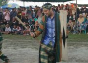 Bupati Buton Alvin Akawijaya Putra Menari Mangaru di Pesta Adat Pidoano Kuri Wabula