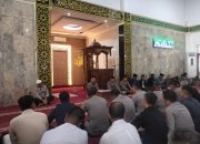 Kiai Marzuki Mustamar Ingatkan Personel Polda Sultra: Menjaga Keamanan Adalah Ladang Ibadah