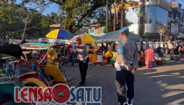 Cek Andalalin di Jalan Besse Kajuara,  Satlantas Polres Bone Tertibkan Parkir