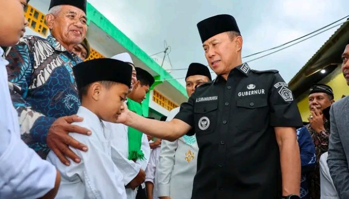 Gubernur Andi Sumangerukka Bantu Ponpes Al-Ikhlas Lambuya, Tegaskan Komitmen pada Pendidikan Santri