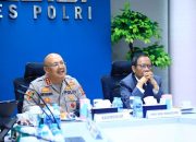 Polri Teguhkan Moral dan Profesionalisme Pasca Krisis, Gandeng Prof. Mahfud MD dan Komjen Chryshnanda