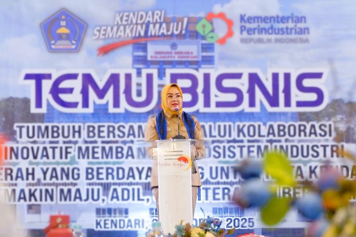 Wali kota Kendari Siska Karina Imran (SKI) saat menemui pelaku ekonomi kerakyatan yang diikuti sekitar 300 pelaku
