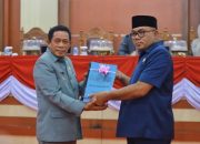 Gubernur Sultra Diwakili Wakil Gubernur Sampaikan Pengantar Nota Keuangan dan Rancangan APBD 2026 pada Rapat Paripurna DPRD