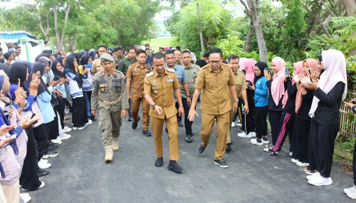 Bupati Andi Asman Tuntaskan Proyek Jalan Rp 25 Miliar di Kajuara, Warga Minta Mutu Aspal Diawasi