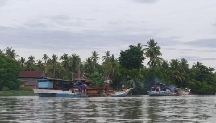 Tambang Pasir Diduga Ilegal di Desa Lea Bertahun-tahun Dibiarkan, Rumah Roboh dan Jalan Terancam Putus