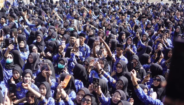 Tangis Haru Pecah di Lapangan Merdeka, 4.411 Honorer Bone Resmi Terima SK PPPK Paruh Waktu