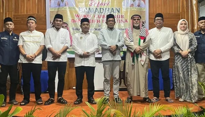 Wagub Sultra Hugua Serukan Penguatan Takwa dan Kepedulian Sosial Saat Safari Ramadan di Bombana
