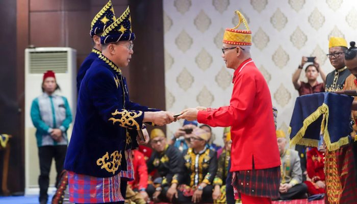 Penganugerahan Gelar Adat Tolaki kepada KASAU dan Gubernur Sultra, Simbol Amanah dan Penguatan Nilai Kepemimpinan