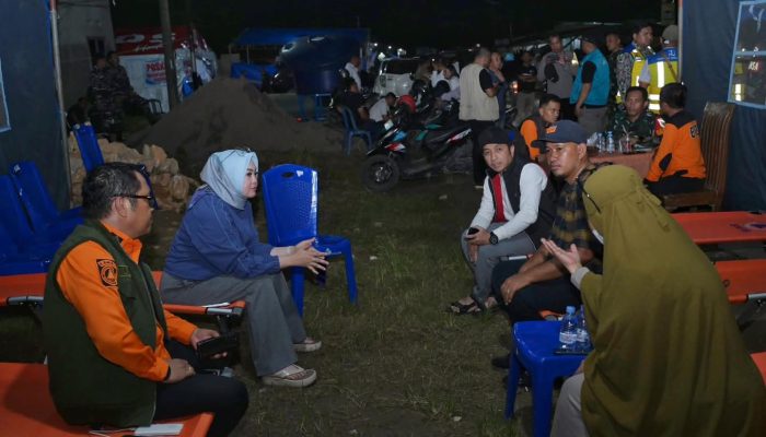 Wali Kota Kendari Tinjau Banjir Wanggu di Malam Hari, Pastikan Warga Terdampak Segera Tertangani