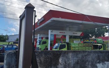 Truk 10 Roda Pengangkut Aspal Antre Isi Solar Subsidi di SPBU Palakka, Pertanyaan Besar Mengarah ke Barcode Subsidi Tepat