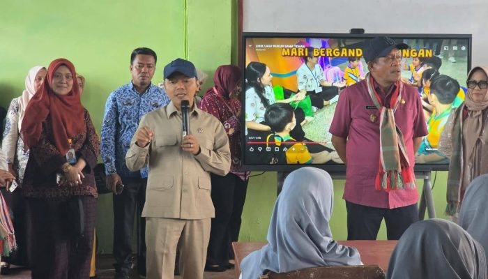 Didampingi Wagub ke Wakatobi,​Wamendikdasmen Telepon Langsung Direktur SD, Minta Sekolah Suku Bajo Segera Direvitalisasi