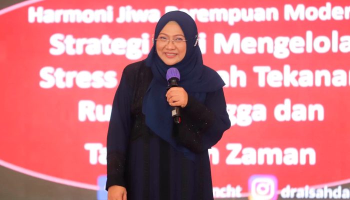 Pakar Neuroparenting Aisah Dahlan Bicara Kapasitas Perempuan di Hadapan DWP se-Sultra